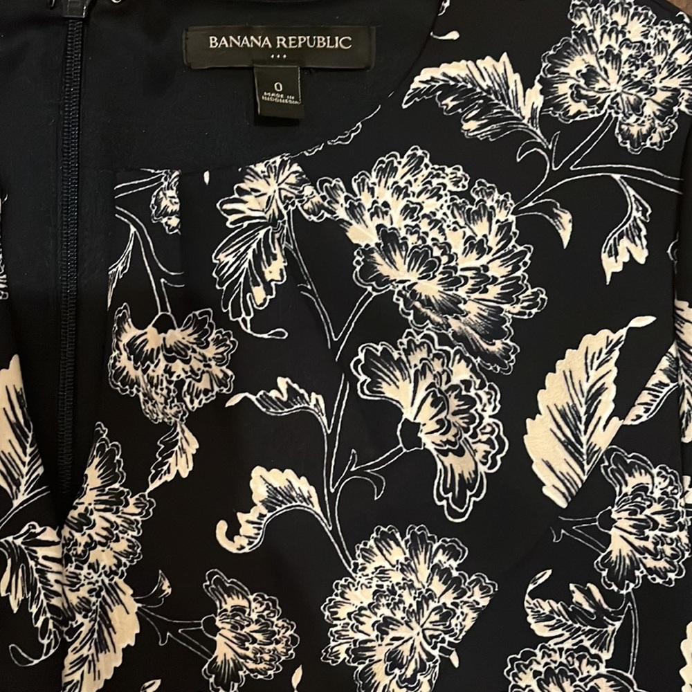 Banana republic dark blue floral midi dress - Picture 2 of 3